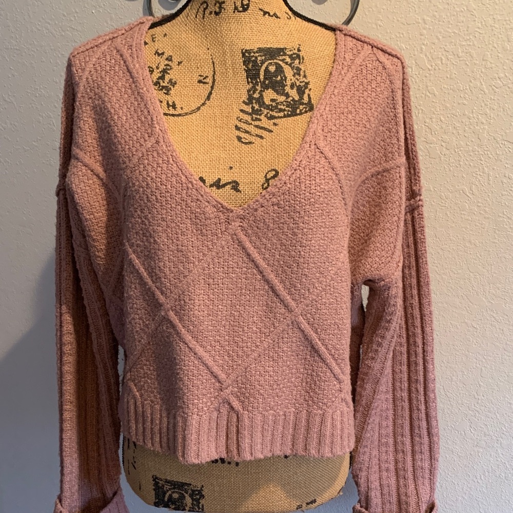 Elegant V-Neck Sweater in Soft Pink